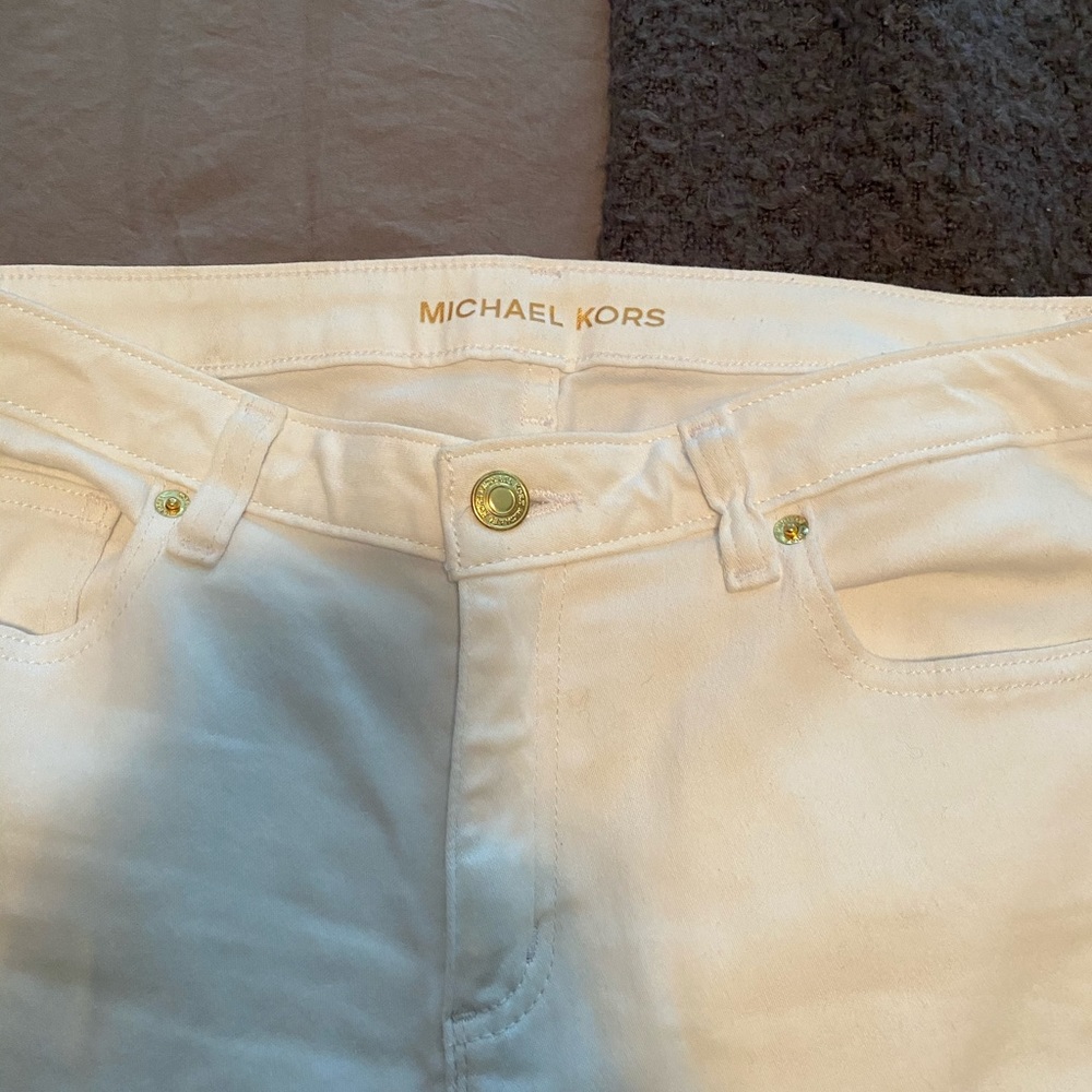 Micheal Kors white jeans with gold emblem Sz. 8